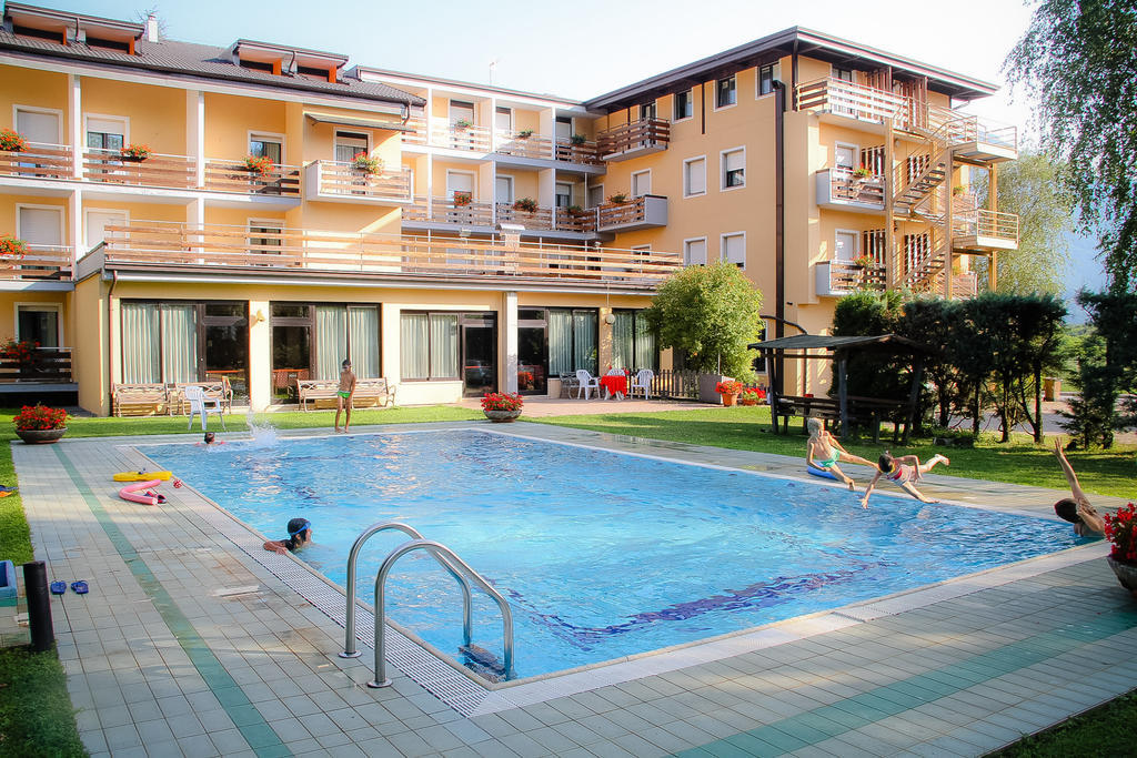 Hotel Dolomiti Levico Terme Exteriör bild